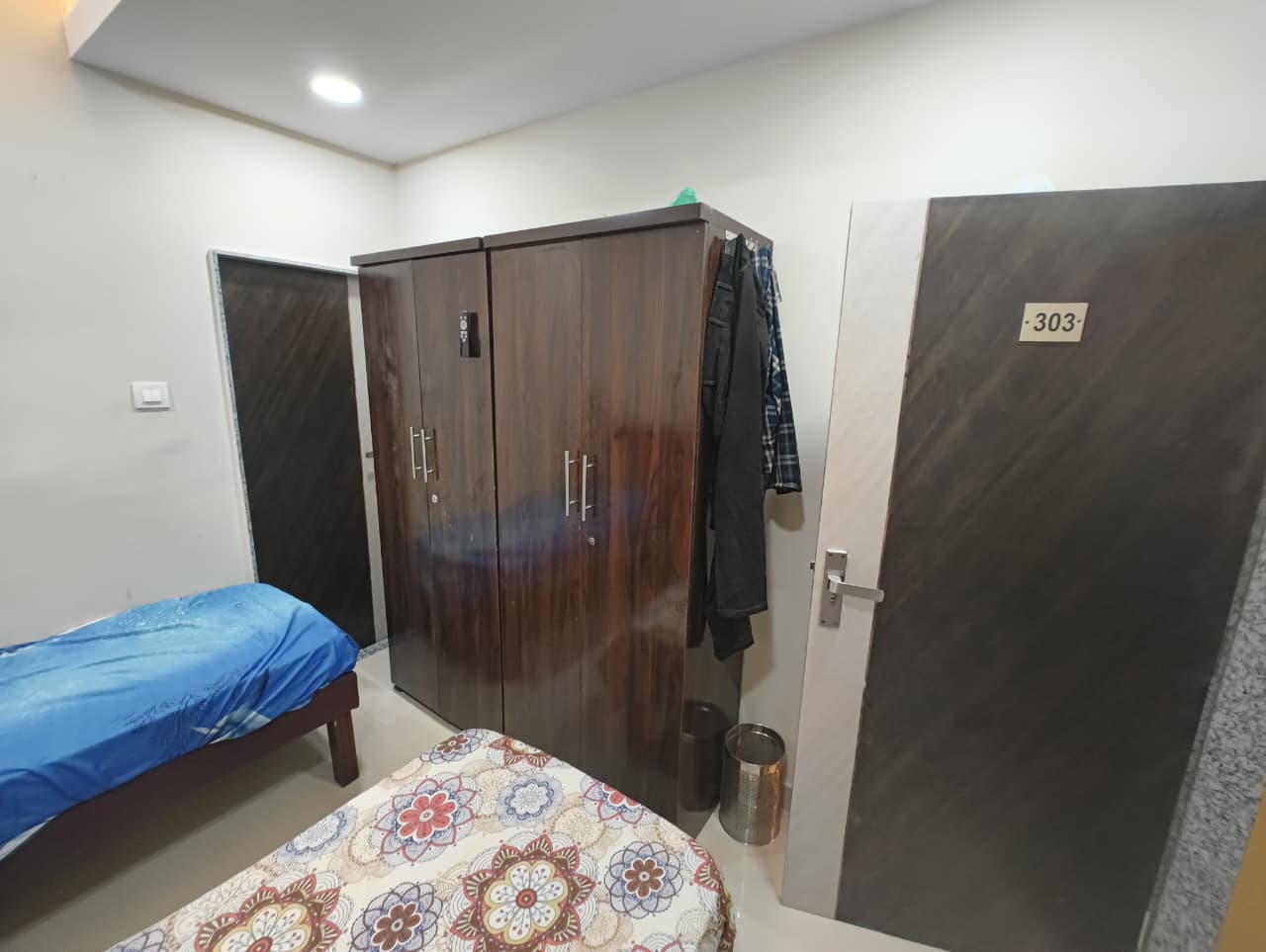 Triple Sharing Room - Jain's boys Stay Bhopal MP Nagar