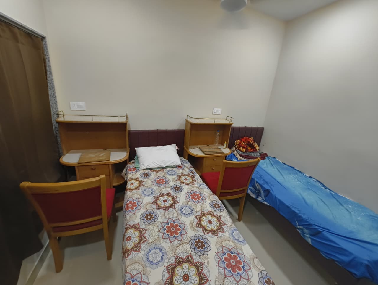 Air Cooled Room - Jain's boys Stay Bhopal MP Nagar